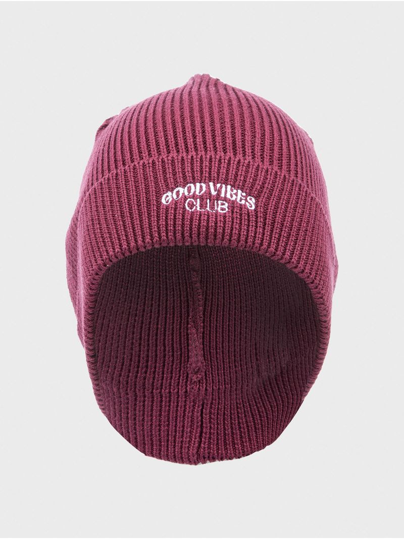 HOMBRE-GORRO-10126009-VINO-490_1.jpg