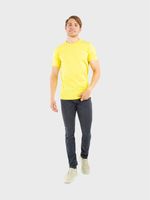MODELO-HOMBRE-CAMISETA-10126427-AMARILLO-140_1.jpg