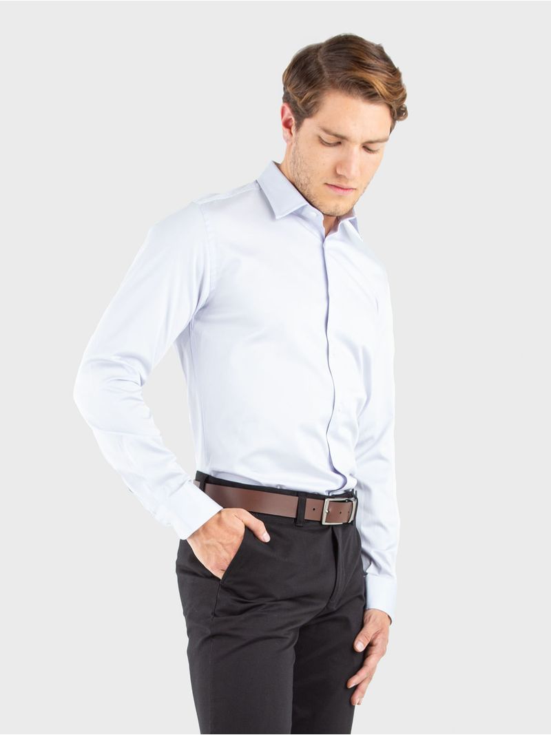 MODELO-HOMBRE-CAMISA-10124325-LILA-600_1.jpg