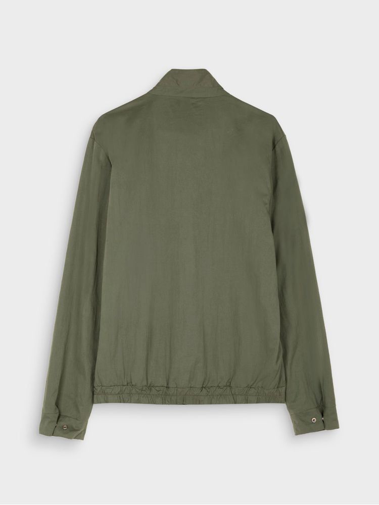 Chaqueta con Cuello Alto en Color Verde 37117