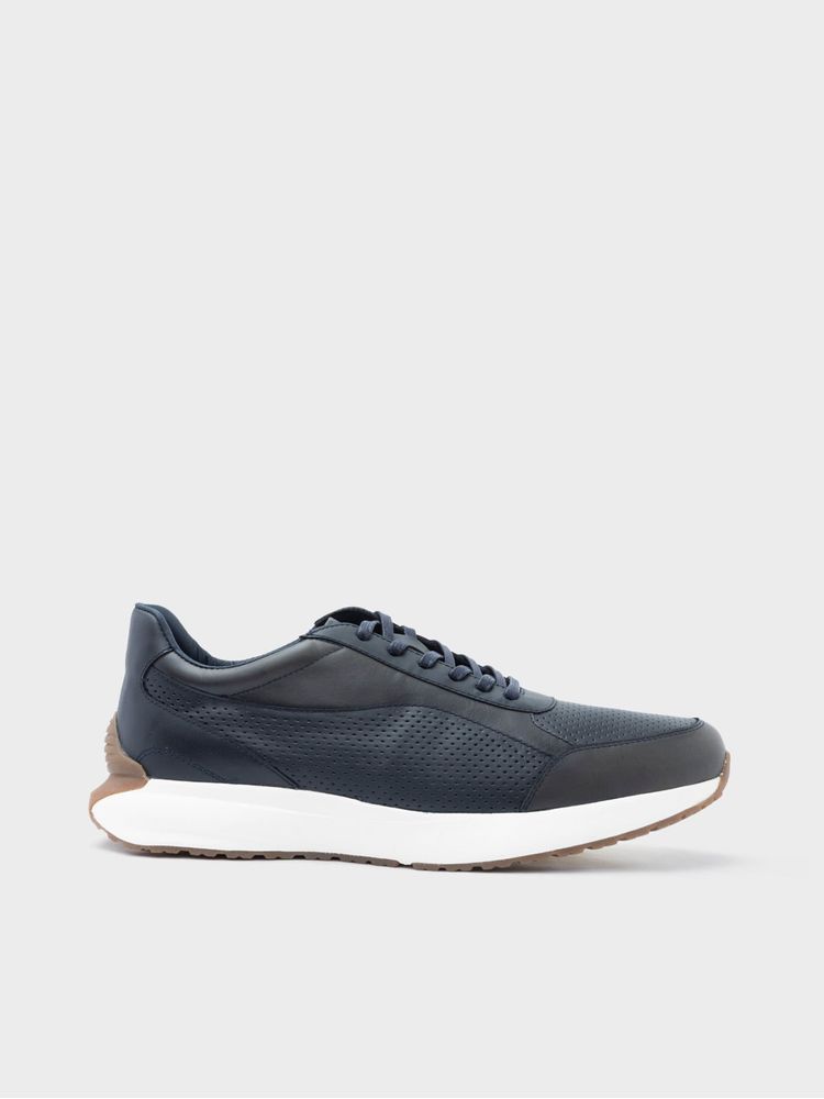Tenis Casual con Capellada en Cuero Perforado 42720