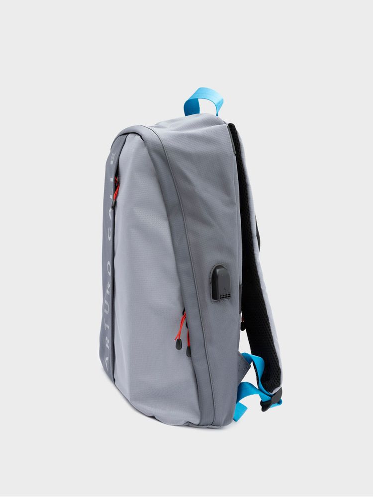 Morral con Lona Semi Impermeable Y Detalles Funcionales 36215